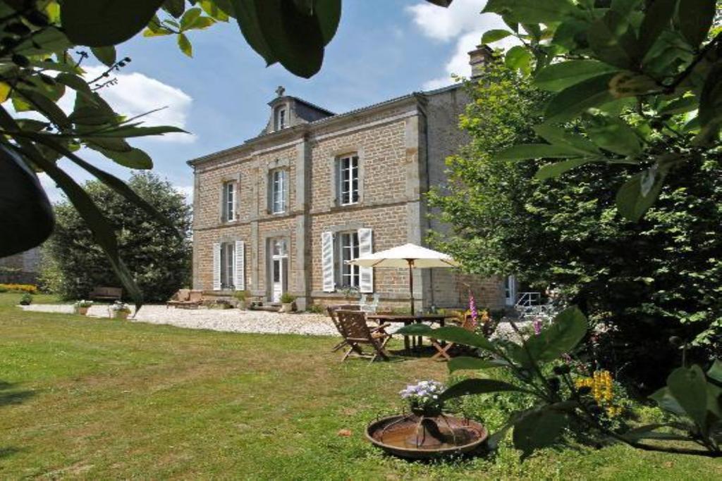 Le Presbytere Acomodação com café da manhã Saint-Bomer-les-Forges Exterior foto